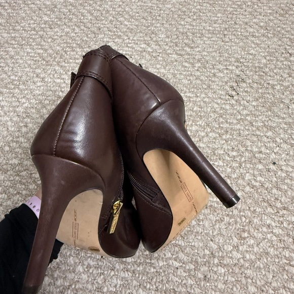 Vince Camuto - Chrissa Booties / Ankle Boots - Brown & Gold size 10 - Picture 9 of 11